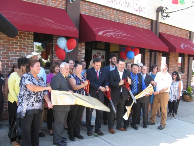  Mayor Gary Christenson and Elias Interiano, Owner at Ribbon cutting ceremony